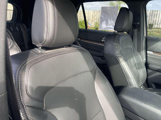 Photo of 2018 White Platinum Clearcoat Metallic Ford Explorer