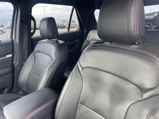 Photo of 2018 White Platinum Clearcoat Metallic Ford Explorer