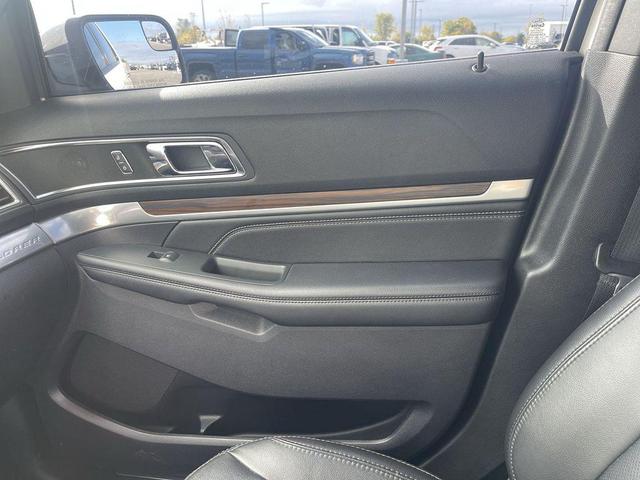 Photo of 2018 White Platinum Clearcoat Metallic Ford Explorer