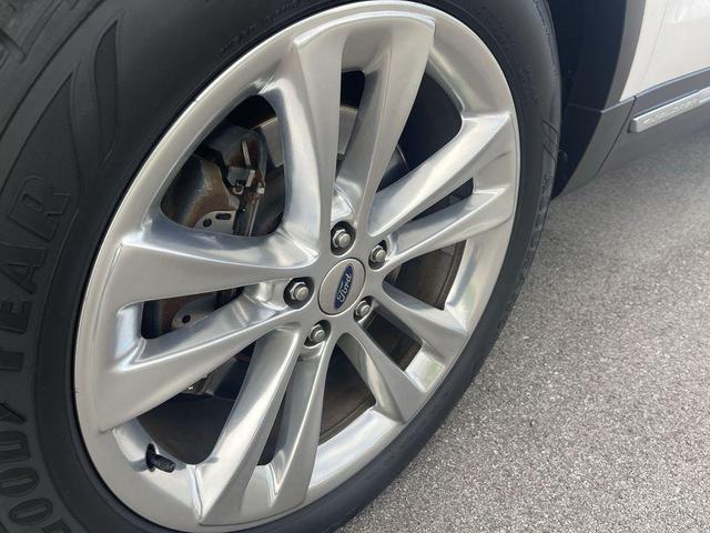 Photo of 2018 White Platinum Clearcoat Metallic Ford Explorer