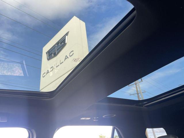Photo of 2018 White Platinum Clearcoat Metallic Ford Explorer
