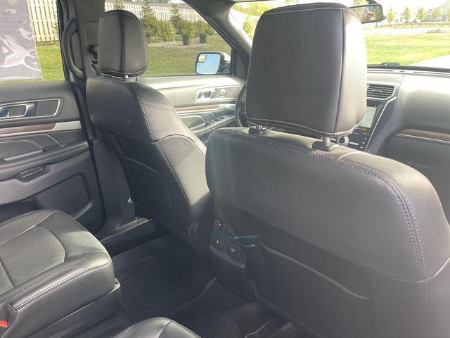 Photo of 2018 White Platinum Clearcoat Metallic Ford Explorer