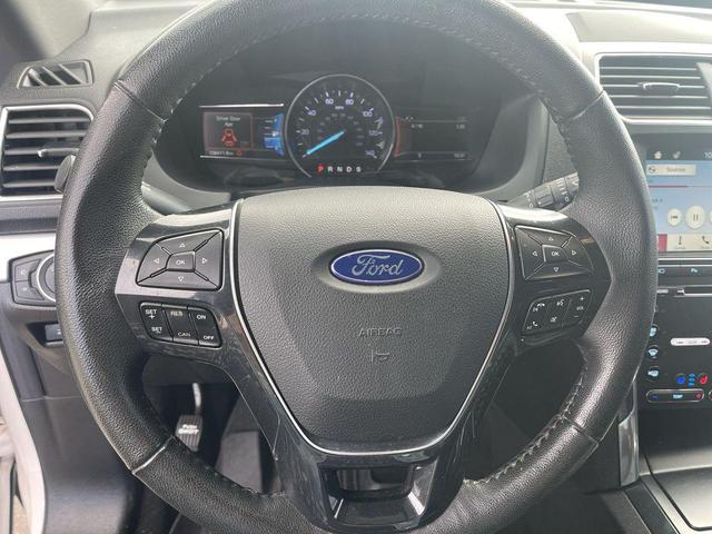 Photo of 2018 White Platinum Clearcoat Metallic Ford Explorer