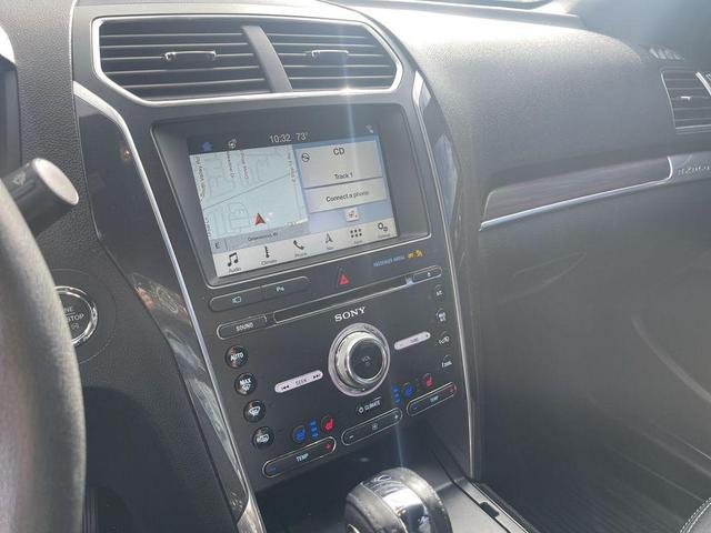 Photo of 2018 White Platinum Clearcoat Metallic Ford Explorer