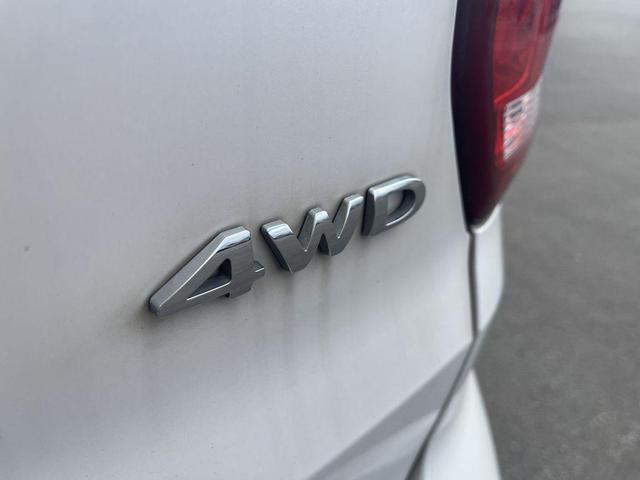 Photo of 2018 White Platinum Clearcoat Metallic Ford Explorer