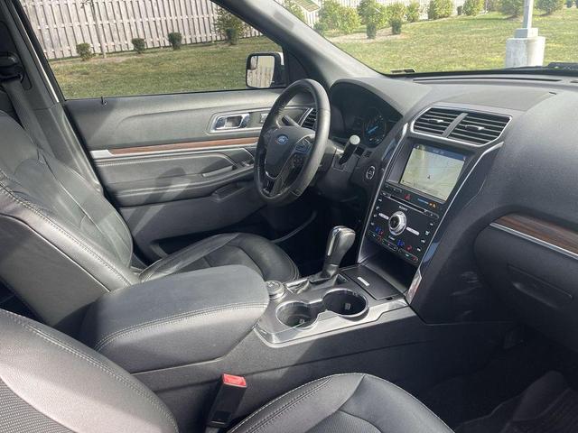 Photo of 2018 White Platinum Clearcoat Metallic Ford Explorer
