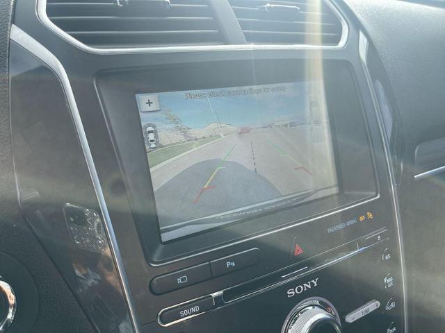 Photo of 2018 White Platinum Clearcoat Metallic Ford Explorer