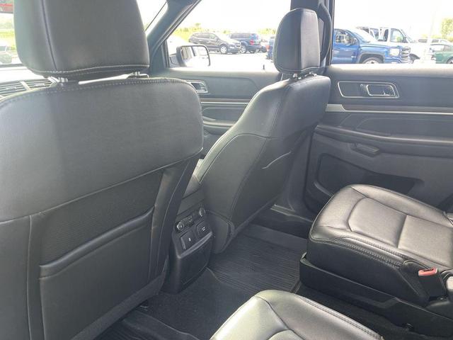 Photo of 2018 White Platinum Clearcoat Metallic Ford Explorer