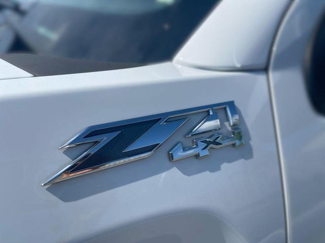 Photo of 2017 Summit White GMC Sierra 1500