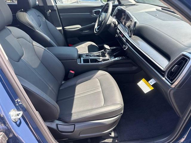 Photo of 2025 Midnight Black Kia Sorento