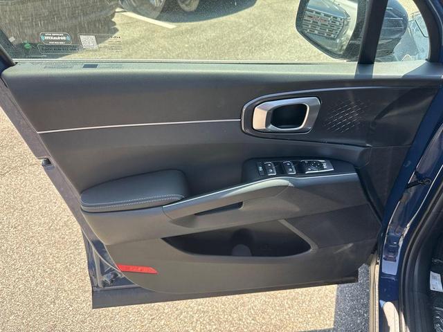 Photo of 2025 Midnight Black Kia Sorento