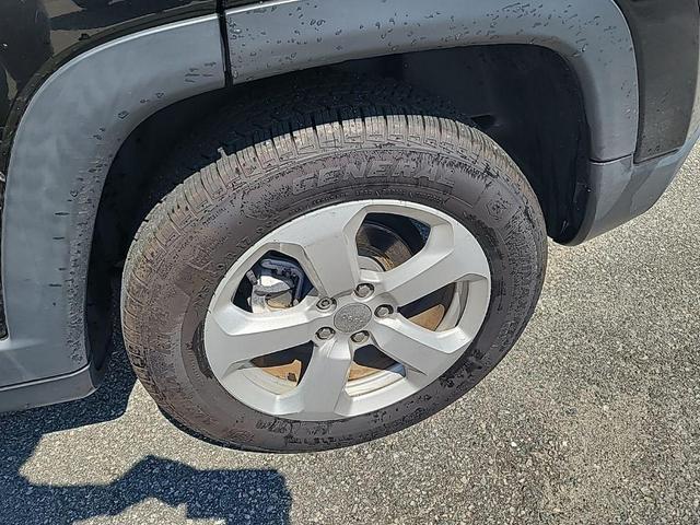 Photo of 2017 Diamond Black Jeep Compass