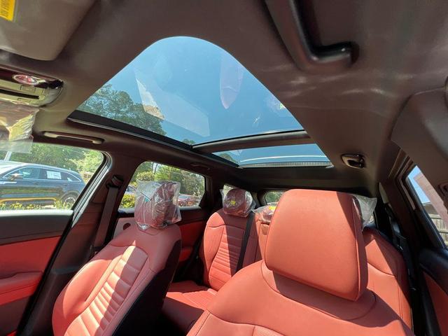Photo of 2025 Wolf Gray Kia Sportage