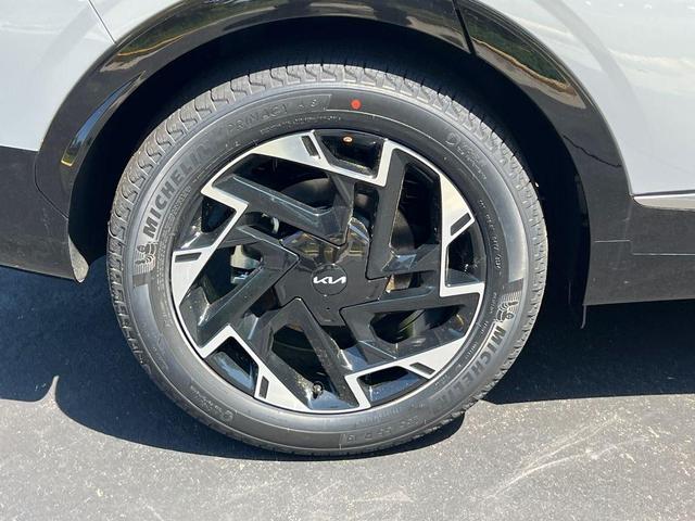 Photo of 2025 Wolf Gray Kia Sportage