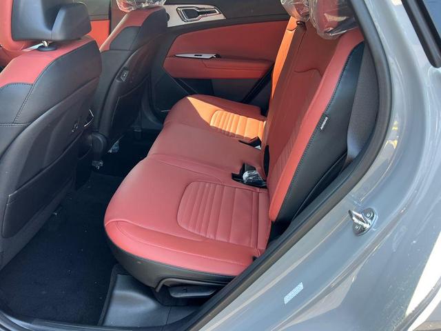 Photo of 2025 Wolf Gray Kia Sportage