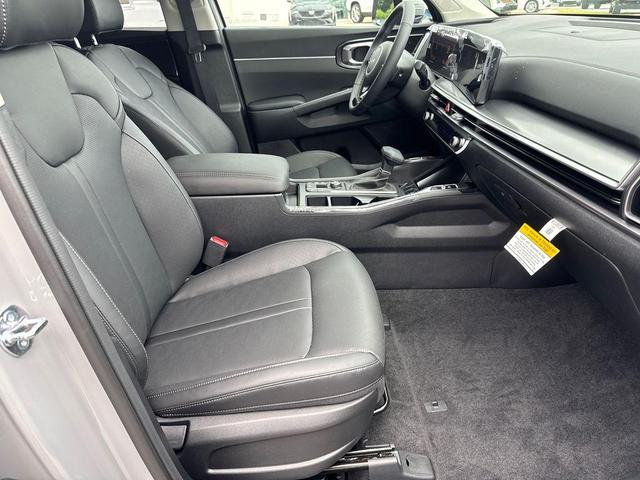 Photo of 2025 Wolf Gray Kia Sorento