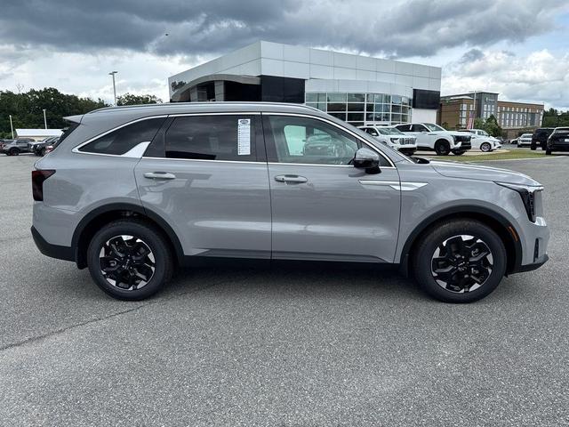 Photo of 2025 Wolf Gray Kia Sorento