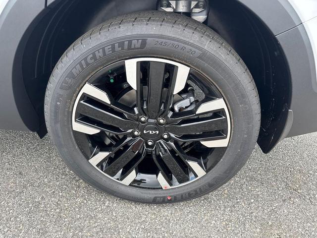 Photo of 2025 Glacial White Pearl Kia Telluride
