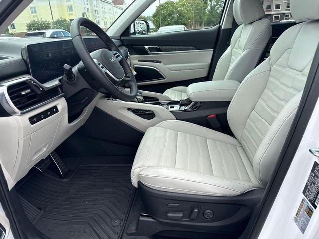 Photo of 2025 Glacial White Pearl Kia Telluride
