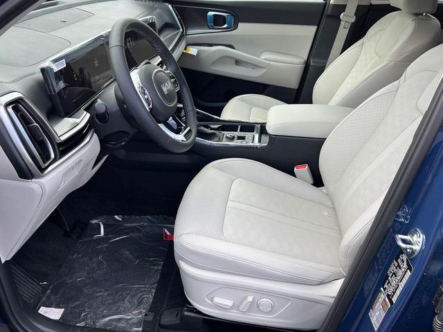 Photo of 2025 Midnight Black Kia Sorento