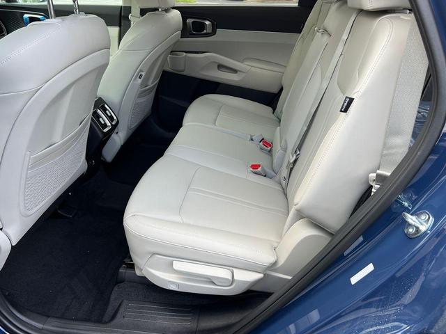 Photo of 2025 Midnight Black Kia Sorento