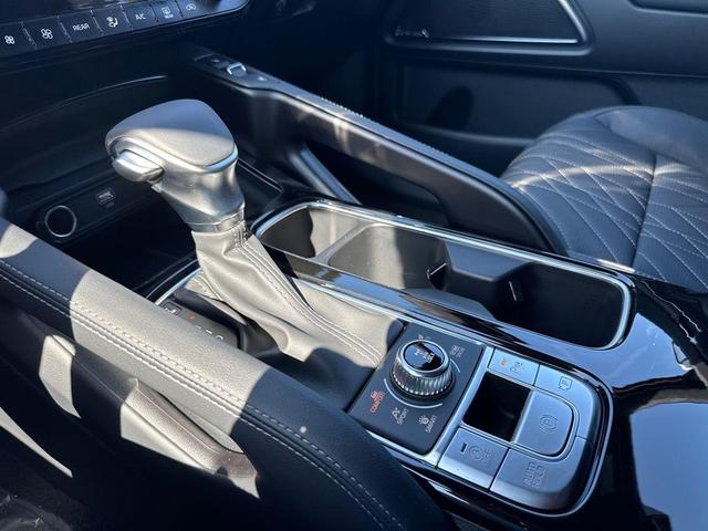 Photo of 2025 Glacial White Pearl Kia Telluride