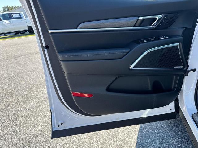 Photo of 2025 Glacial White Pearl Kia Telluride