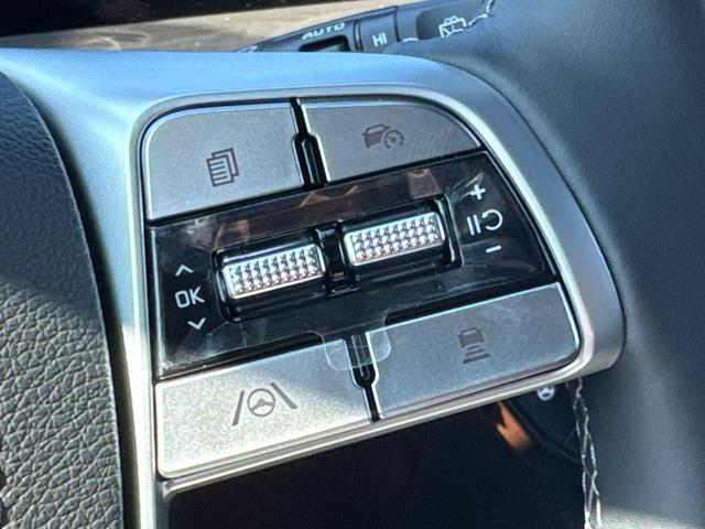 Photo of 2025 Glacial White Pearl Kia Telluride
