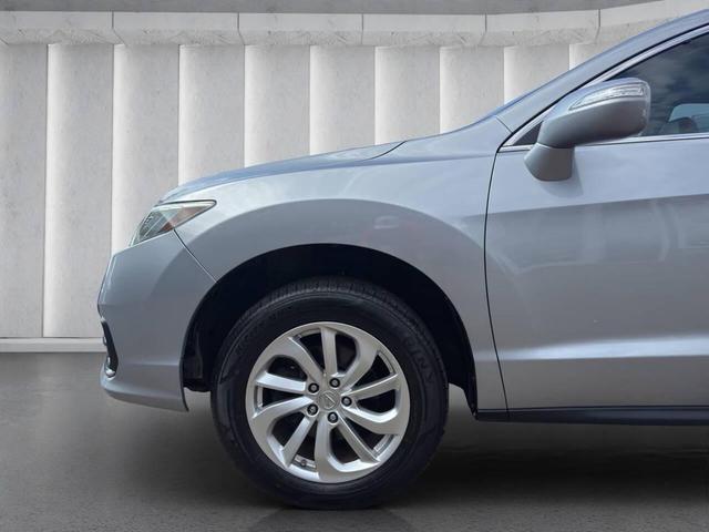 Photo of 2017 Lunar Silver Metallic Acura RDX
