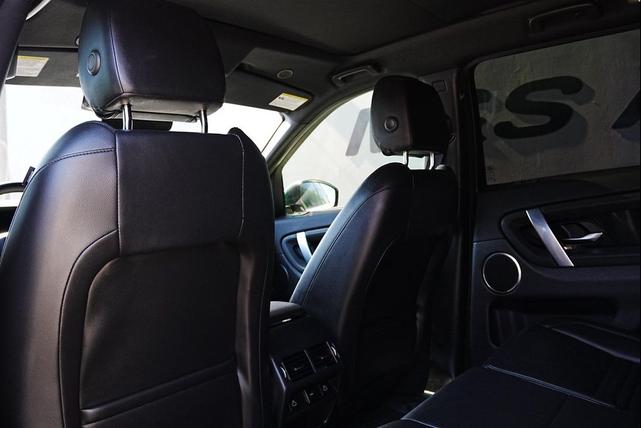 Photo of 2023 Fuji White Land Rover Discovery Sport