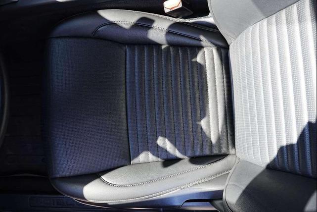 Photo of 2023 Fuji White Land Rover Discovery Sport