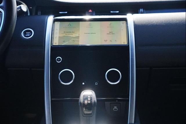 Photo of 2023 Fuji White Land Rover Discovery Sport