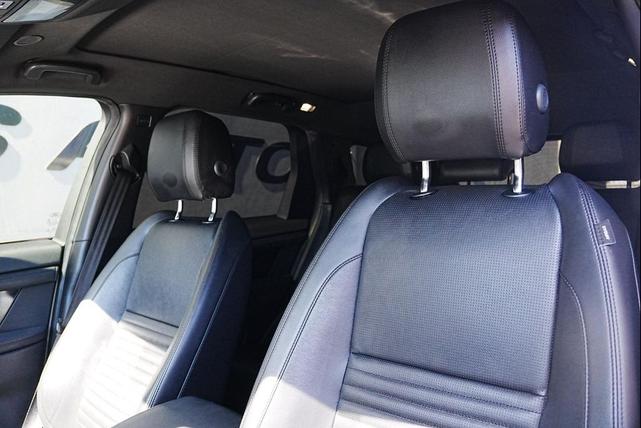 Photo of 2023 Fuji White Land Rover Discovery Sport