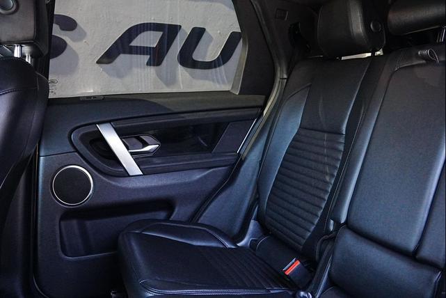 Photo of 2023 Fuji White Land Rover Discovery Sport