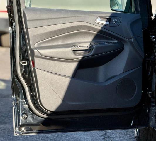 Photo of 2017 Shadow Black Ford Escape