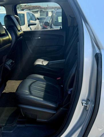 Photo of 2012 Quicksilver Metallic GMC Acadia