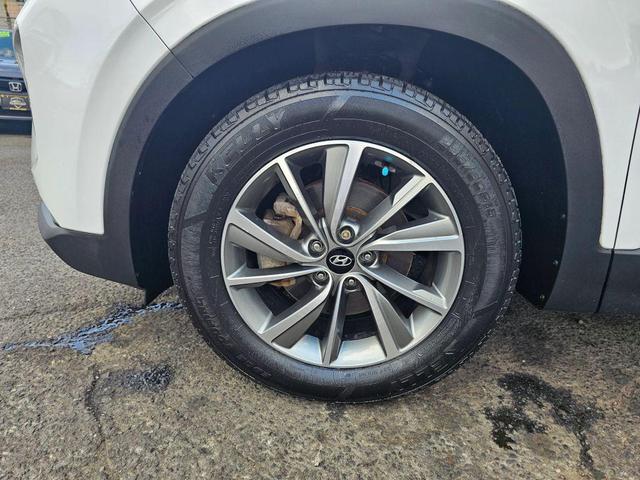Photo of 2019 White Hyundai SANTA FE