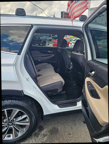 Photo of 2019 White Hyundai SANTA FE
