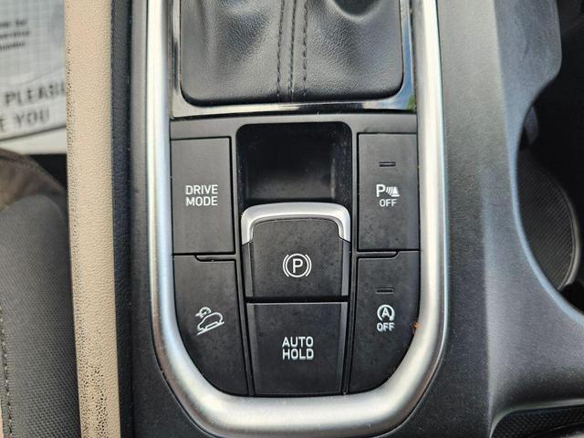 Photo of 2019 White Hyundai SANTA FE