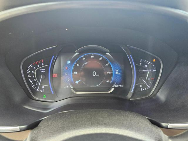 Photo of 2019 White Hyundai SANTA FE