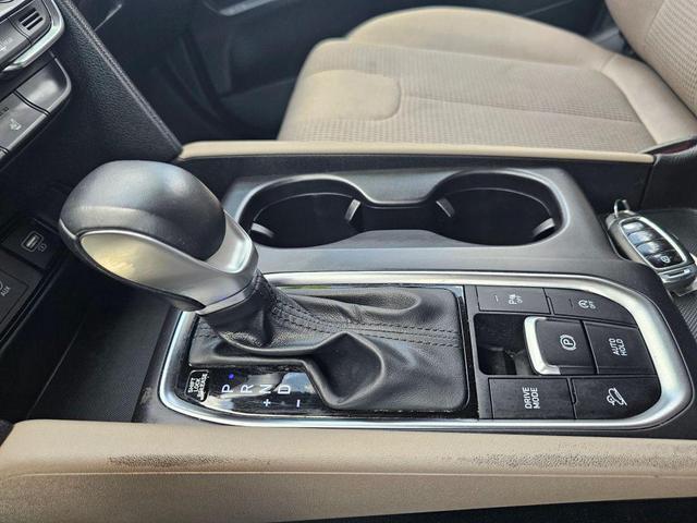 Photo of 2019 White Hyundai SANTA FE