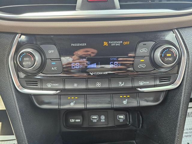 Photo of 2019 White Hyundai SANTA FE