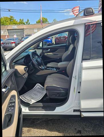 Photo of 2019 White Hyundai SANTA FE