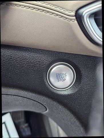 Photo of 2019 White Hyundai SANTA FE