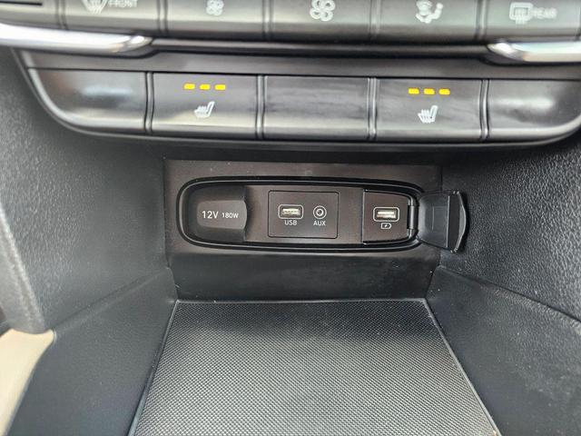 Photo of 2019 White Hyundai SANTA FE