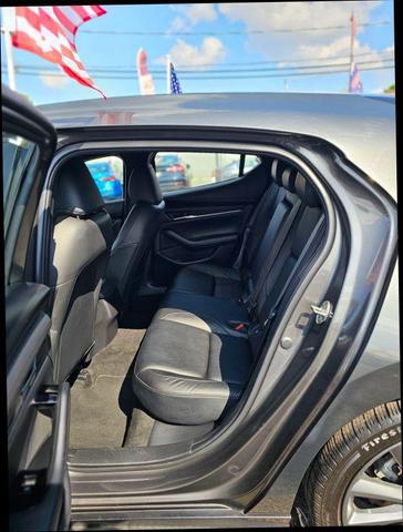 Photo of 2023 Gray Mazda Mazda3