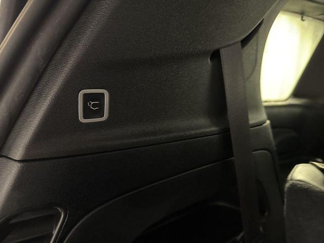 Photo of 2018 Granite Crystal Metallic Clearcoat Chrysler Pacifica