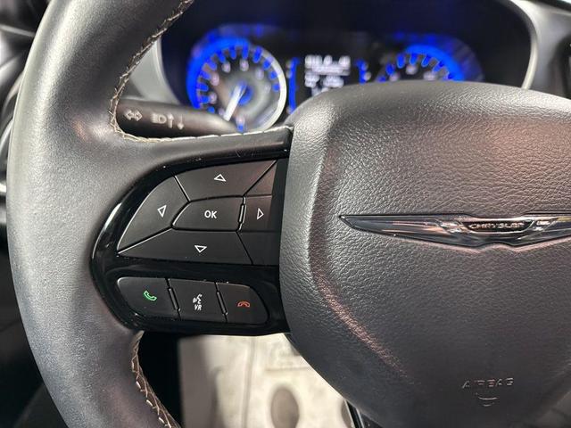 Photo of 2018 Granite Crystal Metallic Clearcoat Chrysler Pacifica