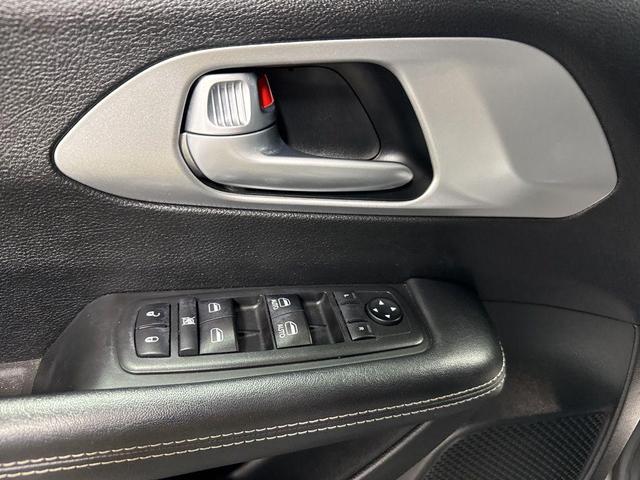 Photo of 2018 Granite Crystal Metallic Clearcoat Chrysler Pacifica