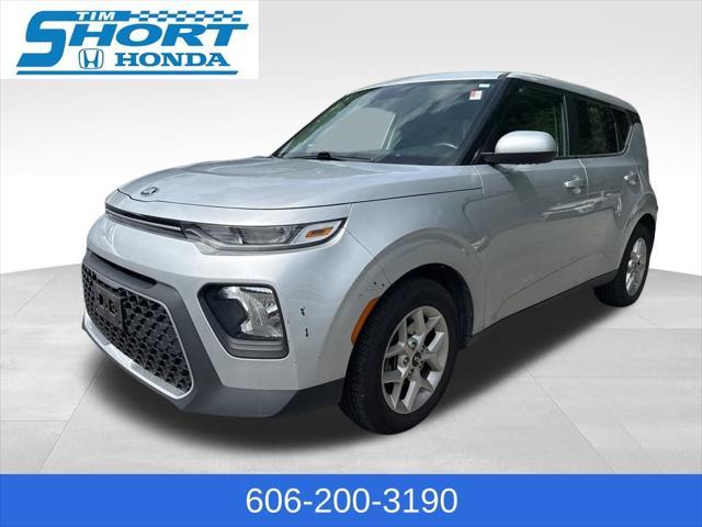 Photo of 2020 Sparkling Silver Kia Soul